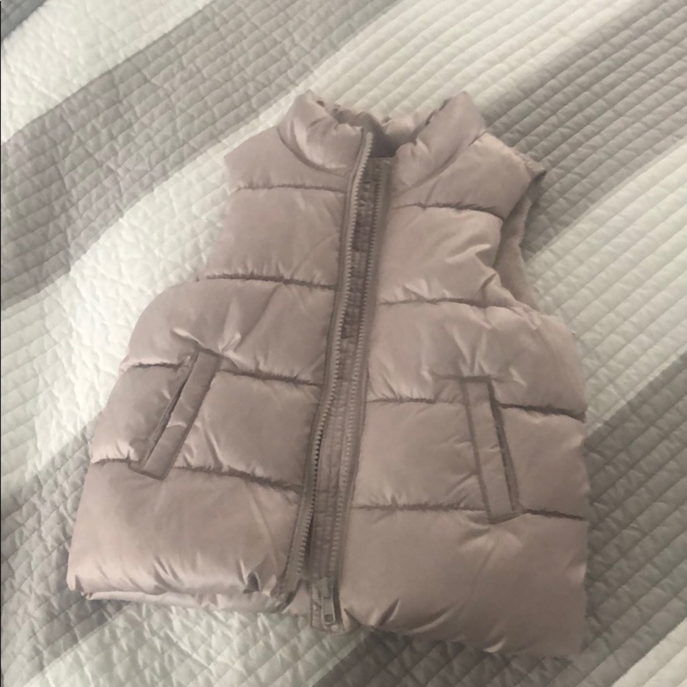 Old Navy frost free size 3t puffer vest